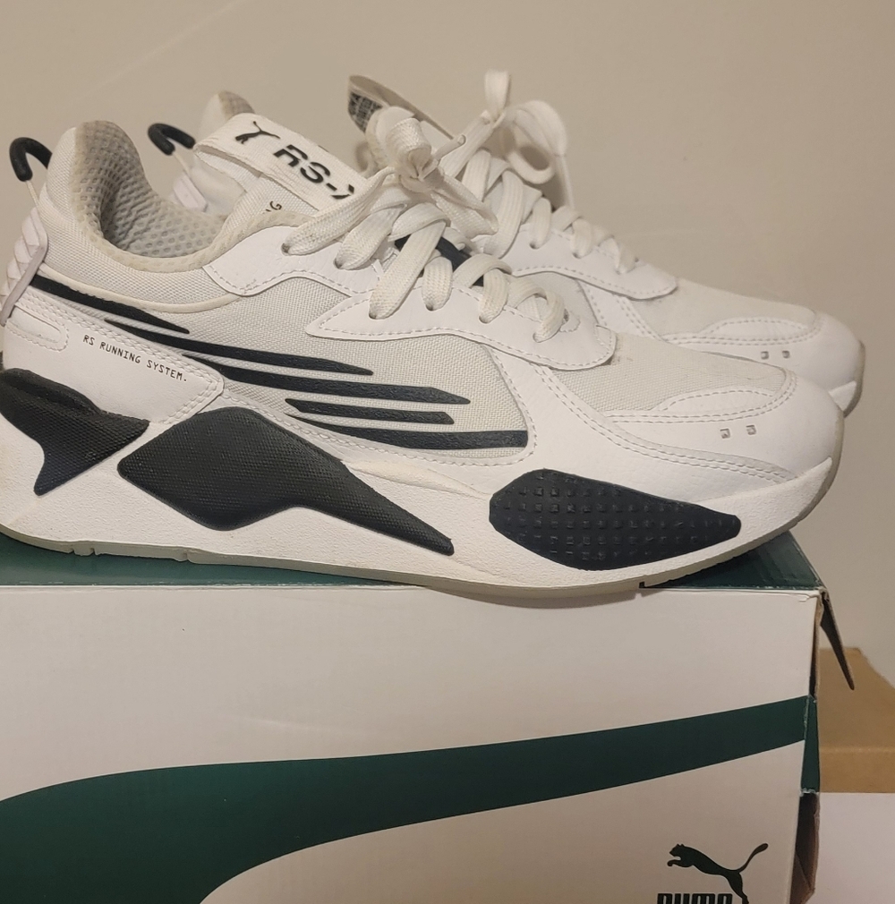 Puma Men's White and Gray Sneakers